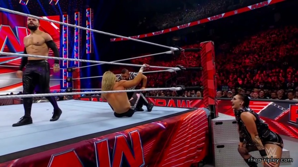 WWE_Monday_Night_RAW_2022_08_22_720p_HDTV_x264-Star_part_1_1603.jpg