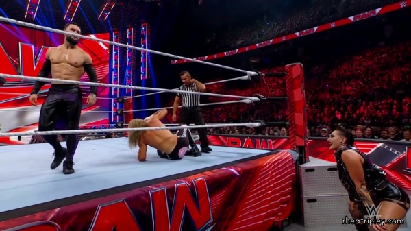 WWE_Monday_Night_RAW_2022_08_22_720p_HDTV_x264-Star_part_1_1606.jpg