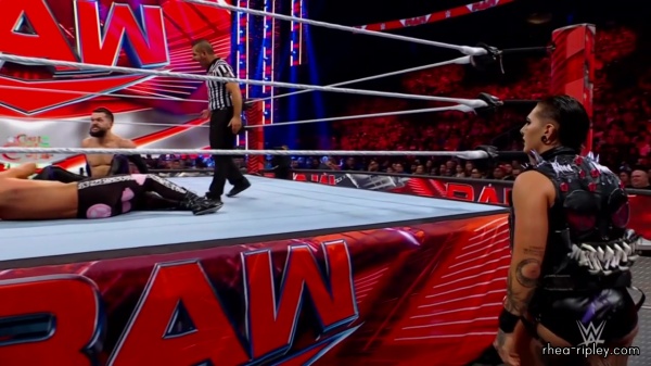WWE_Monday_Night_RAW_2022_08_22_720p_HDTV_x264-Star_part_1_2336.jpg