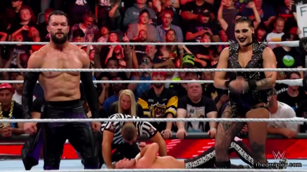 WWE_Monday_Night_RAW_2022_08_22_720p_HDTV_x264-Star_part_1_3248.jpg