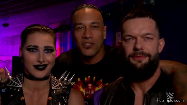 WWE_Monday_Night_RAW_2022_08_22_720p_HDTV_x264-Star_part_2_183.jpg