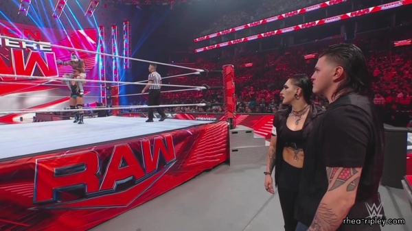WWE_Monday_Night_RAW_2022_10_10_1080p_HDTV_x264-Star_0280.jpg