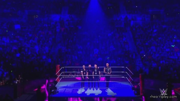 WWE_Monday_Night_RAW_2022_10_10_1080p_HDTV_x264-Star_1544.jpg