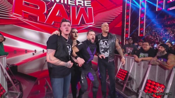 WWE_Monday_Night_RAW_2022_10_10_1080p_HDTV_x264-Star_3873.jpg