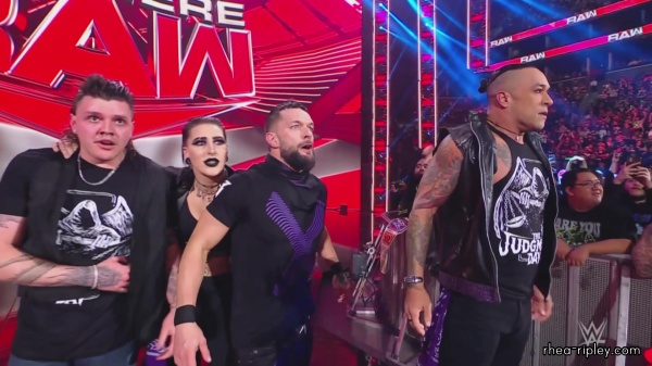 WWE_Monday_Night_RAW_2022_10_10_1080p_HDTV_x264-Star_3882.jpg