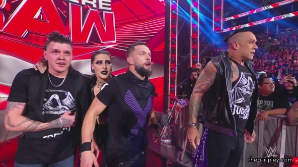 WWE_Monday_Night_RAW_2022_10_10_1080p_HDTV_x264-Star_3883.jpg