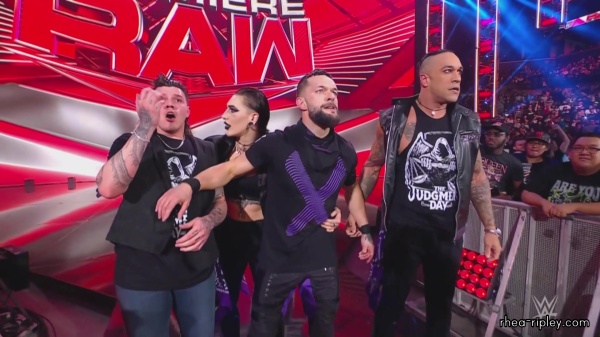 WWE_Monday_Night_RAW_2022_10_10_1080p_HDTV_x264-Star_3891.jpg
