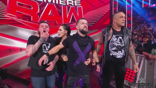 WWE_Monday_Night_RAW_2022_10_10_1080p_HDTV_x264-Star_3892.jpg