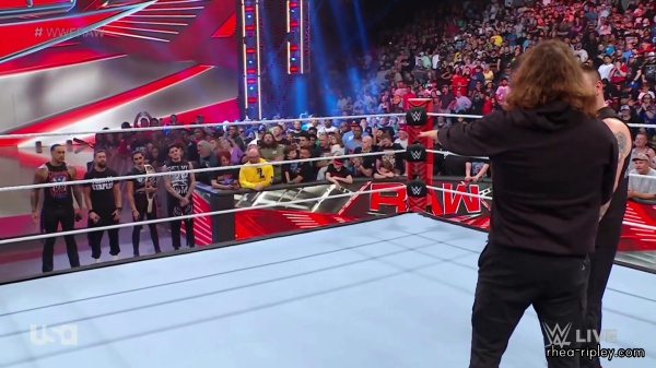 WWE_Monday_Night_RAW_2023_05_15_1080p_WEB_h264-STAR_204.jpg