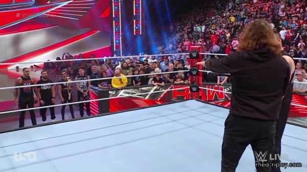 WWE_Monday_Night_RAW_2023_05_15_1080p_WEB_h264-STAR_205.jpg