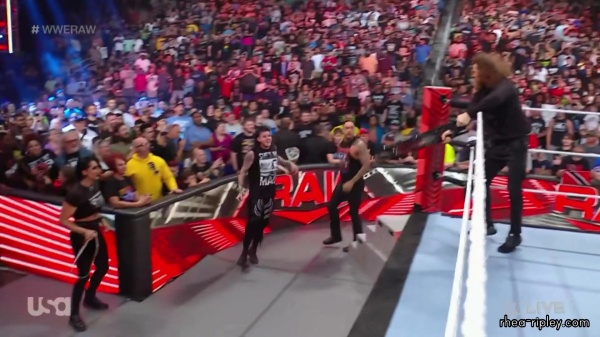 WWE_Monday_Night_RAW_2023_05_15_1080p_WEB_h264-STAR_774.jpg