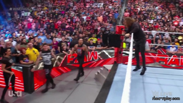 WWE_Monday_Night_RAW_2023_05_15_1080p_WEB_h264-STAR_776.jpg