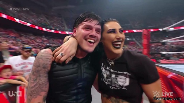 WWE_Monday_Night_RAW_2023_05_15_1080p_WEB_h264-STAR_part_3_1807.jpg