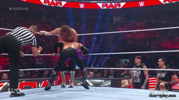 WWE_Monday_Night_RAW_2023_05_15_1080p_WEB_h264-STAR_part_4_0379.jpg