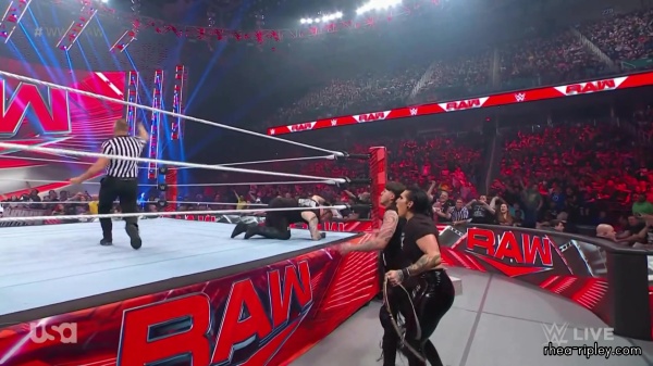 WWE_Monday_Night_RAW_2023_05_15_1080p_WEB_h264-STAR_part_4_0834.jpg