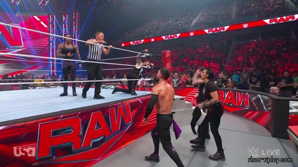 WWE_Monday_Night_RAW_2023_05_15_1080p_WEB_h264-STAR_part_4_0855.jpg