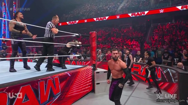 WWE_Monday_Night_RAW_2023_05_15_1080p_WEB_h264-STAR_part_4_0877.jpg