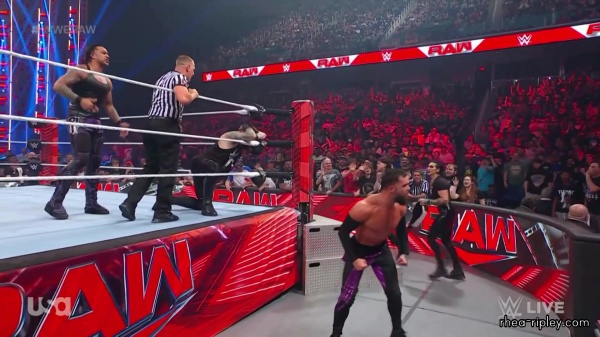 WWE_Monday_Night_RAW_2023_05_15_1080p_WEB_h264-STAR_part_4_0879.jpg