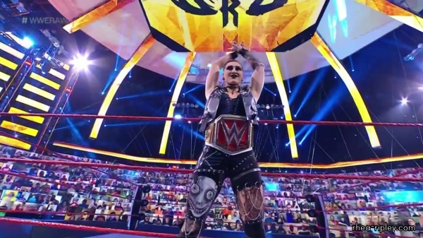 WWE_Monday_Night_Raw_2021_05_24_720p_HDTV_x264-NWCHD_0505.jpg