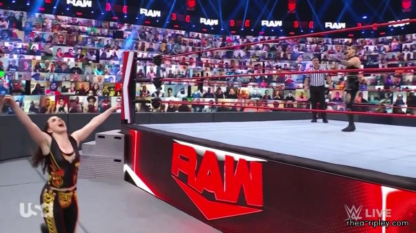 WWE_Monday_Night_Raw_2021_05_24_720p_HDTV_x264-NWCHD_1256.jpg