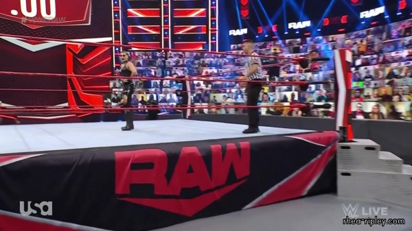 WWE_Monday_Night_Raw_2021_05_24_720p_HDTV_x264-NWCHD_1279.jpg