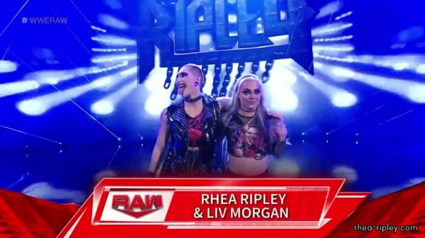 WWE_Monday_Night_Raw_2022_04_18_720p_HDTV_x264-NWCHD_0141.jpg