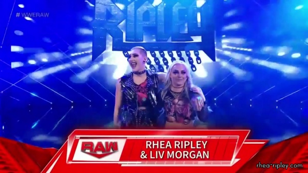 WWE_Monday_Night_Raw_2022_04_18_720p_HDTV_x264-NWCHD_0143.jpg