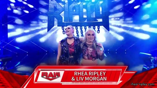 WWE_Monday_Night_Raw_2022_04_18_720p_HDTV_x264-NWCHD_0144.jpg