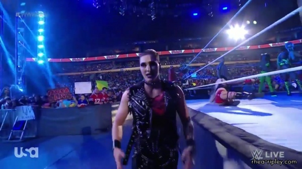 WWE_Monday_Night_Raw_2022_04_18_720p_HDTV_x264-NWCHD_0173.jpg