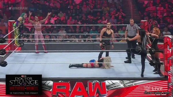 WWE_Monday_Night_Raw_2022_05_02_720p_HDTV_x264-NWCHD_1666.jpg