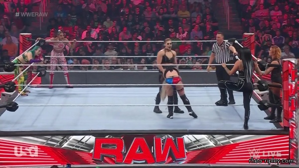 WWE_Monday_Night_Raw_2022_05_02_720p_HDTV_x264-NWCHD_1735.jpg
