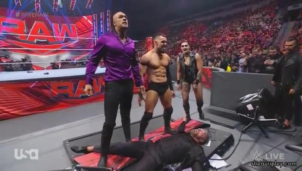 WWE_Monday_Night_Raw_2022_06_06_HDTV_x264-NWCHD_28229_2086.jpg