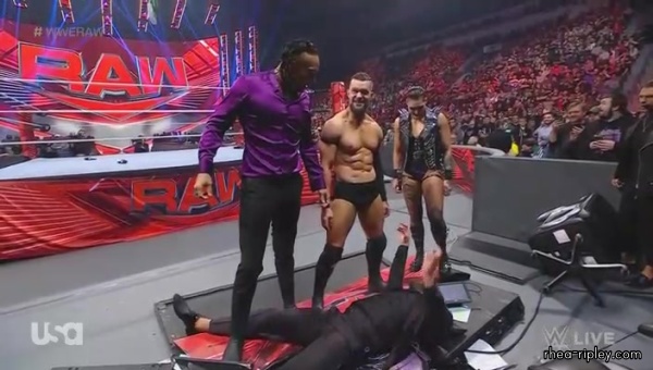 WWE_Monday_Night_Raw_2022_06_06_HDTV_x264-NWCHD_28229_2104.jpg
