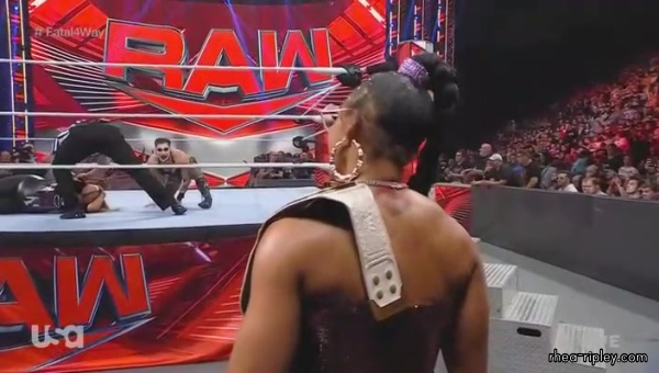 WWE_Monday_Night_Raw_2022_06_06_HDTV_x264-NWCHD_28329_2529.jpg