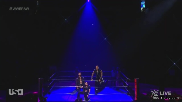 WWE_Monday_Night_Raw_2022_08_29_720p_HDTV_x264-NWCHD_0360.jpg