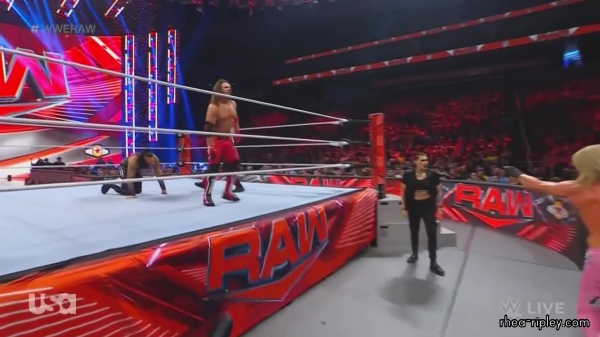 WWE_Monday_Night_Raw_2022_08_29_720p_HDTV_x264-NWCHD_1222.jpg