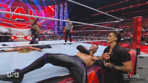 WWE_Monday_Night_Raw_2022_08_29_720p_HDTV_x264-NWCHD_1400.jpg