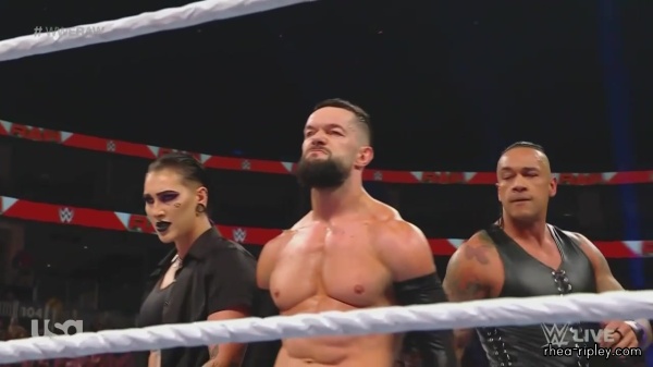 WWE_Monday_Night_Raw_2022_08_29_720p_HDTV_x264-NWCHD_2019.jpg