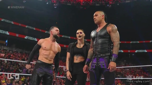 WWE_Monday_Night_Raw_2022_08_29_720p_HDTV_x264-NWCHD_2405.jpg