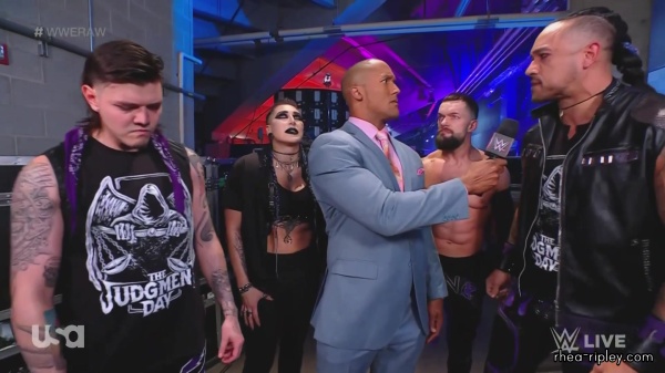 WWE_Monday_Night_Raw_2022_11_07_1080p_HDTV_x264-NWCHD_part_2_200.jpg