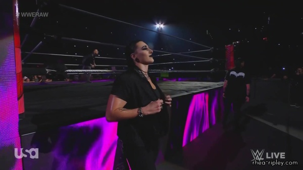WWE_Monday_Night_Raw_2022_11_14_1080p_HDTV_x264-NWCHD_part_2_0302.jpg