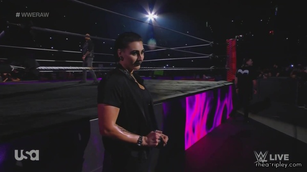WWE_Monday_Night_Raw_2022_11_14_1080p_HDTV_x264-NWCHD_part_2_0308.jpg