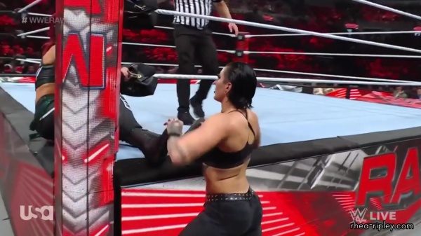 WWE_Monday_Night_Raw_2023_03_20_720p_HDTV_x264-NWCHD_1813.jpg