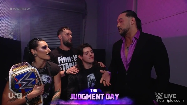 WWE_Monday_Night_Raw_2023_04_17_1080p_HDTV_x264-NWCHD_part_2_100.jpg
