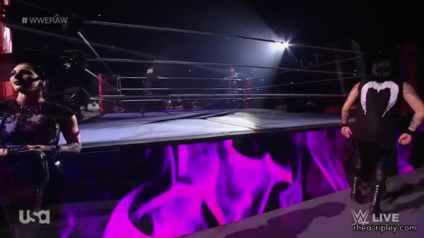 WWE_Monday_Night_Raw_2023_04_17_1080p_HDTV_x264-NWCHD_part_3_0282.jpg