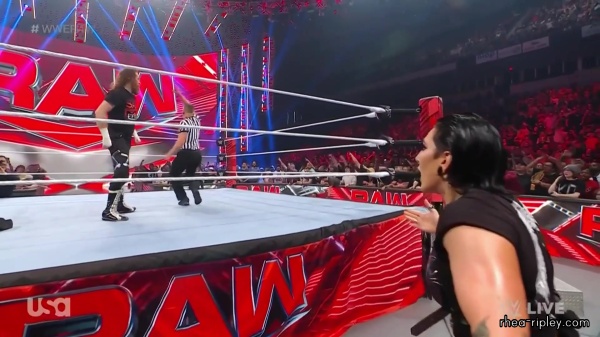 WWE_Monday_Night_Raw_2023_04_17_1080p_HDTV_x264-NWCHD_part_3_2189.jpg