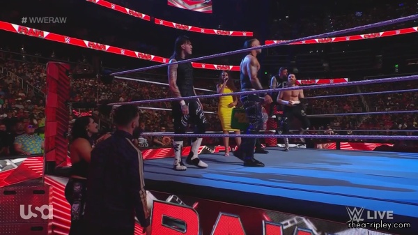 WWE_Monday_Night_Raw_2023_07_17_1080p_HDTV_x264-NWCHD_part_2_0521.jpg