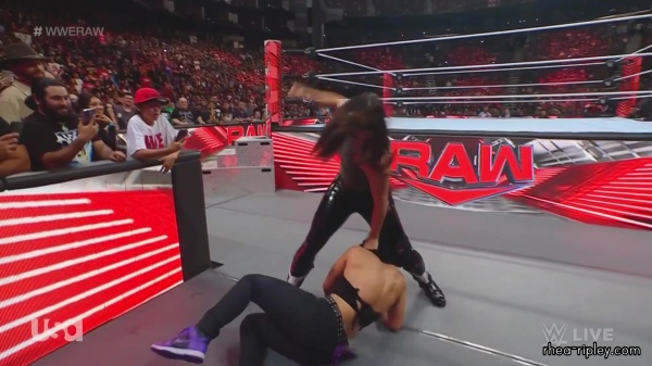 WWE_Monday_Night_Raw_2023_07_31_1080p_HDTV_x264-NWCHD_1463.jpg