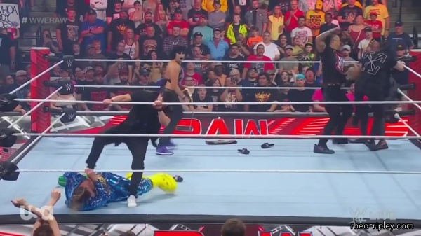 WWE_Monday_Night_Raw_2023_08_07_720p_HDTV_x264-NWCHD_455.jpg