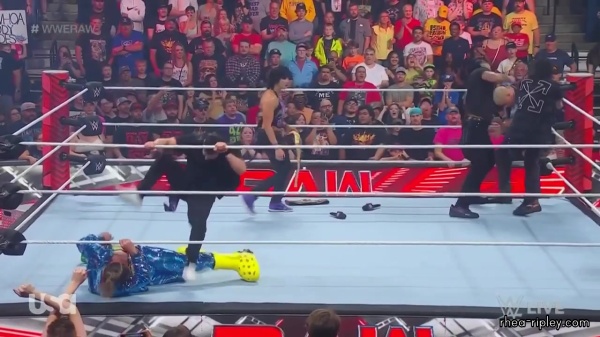 WWE_Monday_Night_Raw_2023_08_07_720p_HDTV_x264-NWCHD_456.jpg